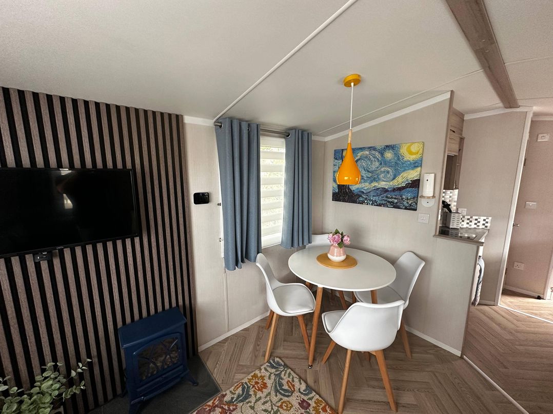 Tranquil Caravan Retreat by the Seaside PortSeton