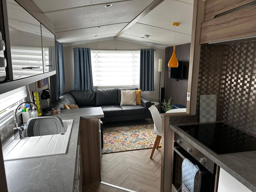 Tranquil Caravan Retreat by the Seaside PortSeton