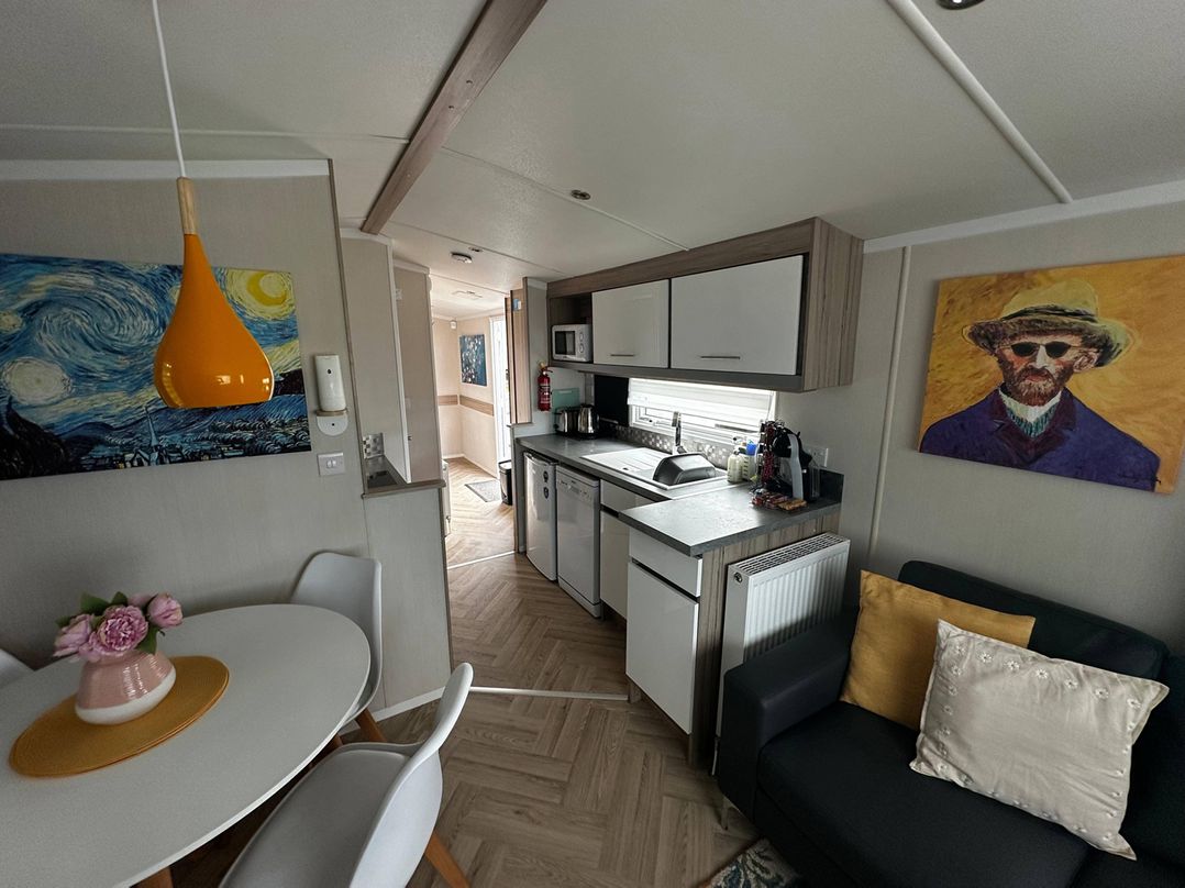 Tranquil Caravan Retreat by the Seaside PortSeton