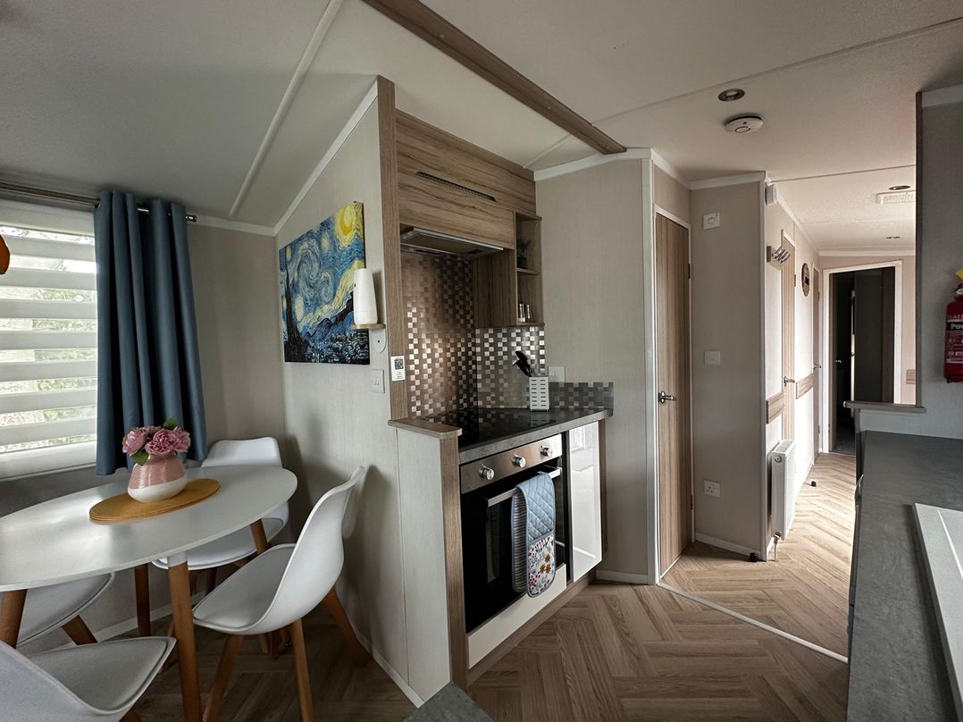 Tranquil Caravan Retreat by the Seaside PortSeton