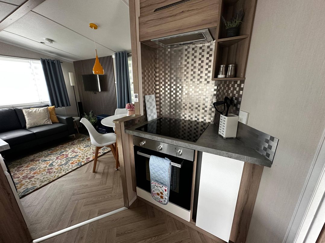Tranquil Caravan Retreat by the Seaside PortSeton