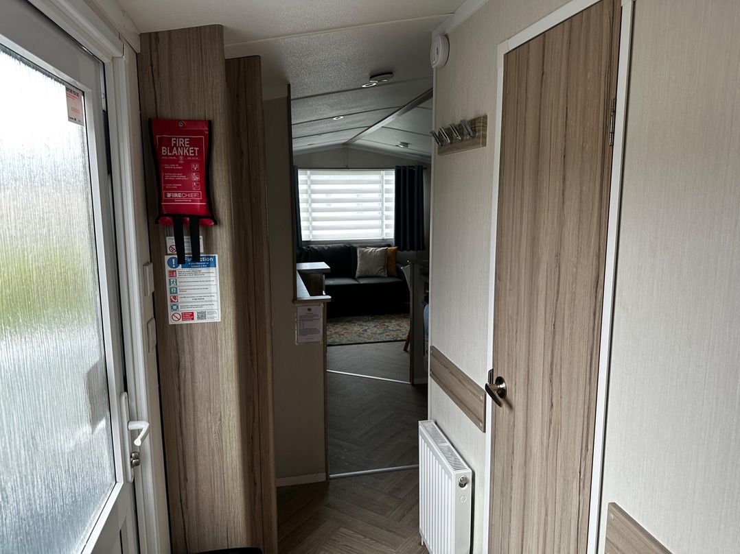 Tranquil Caravan Retreat by the Seaside PortSeton