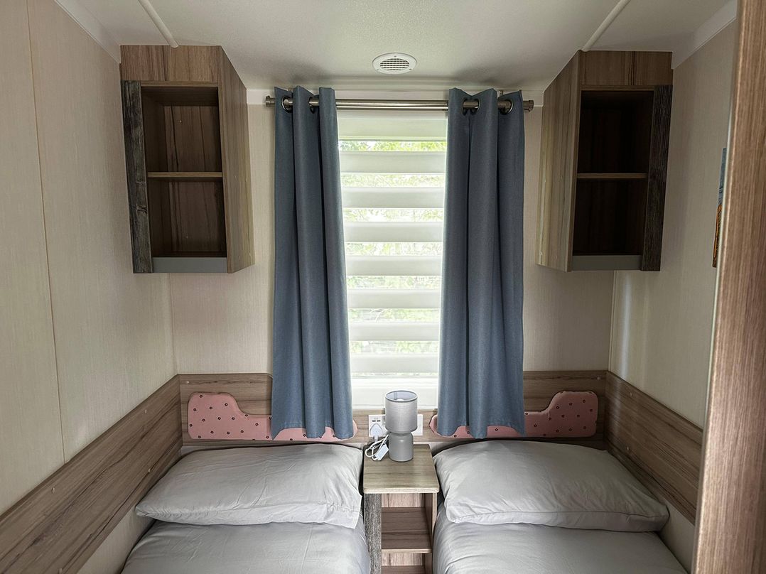 Tranquil Caravan Retreat by the Seaside PortSeton