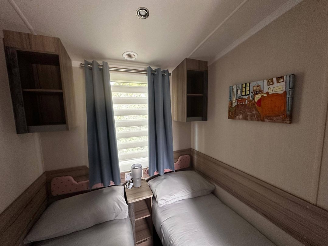 Tranquil Caravan Retreat by the Seaside PortSeton