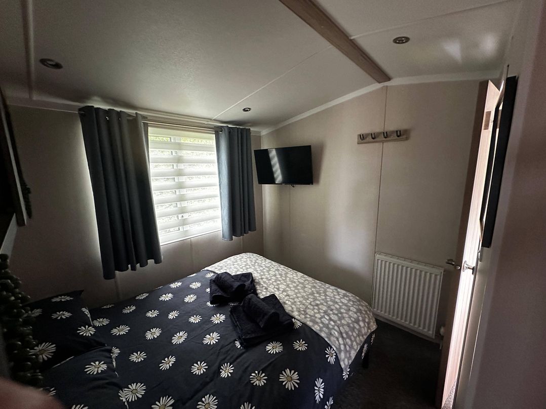 Tranquil Caravan Retreat by the Seaside PortSeton