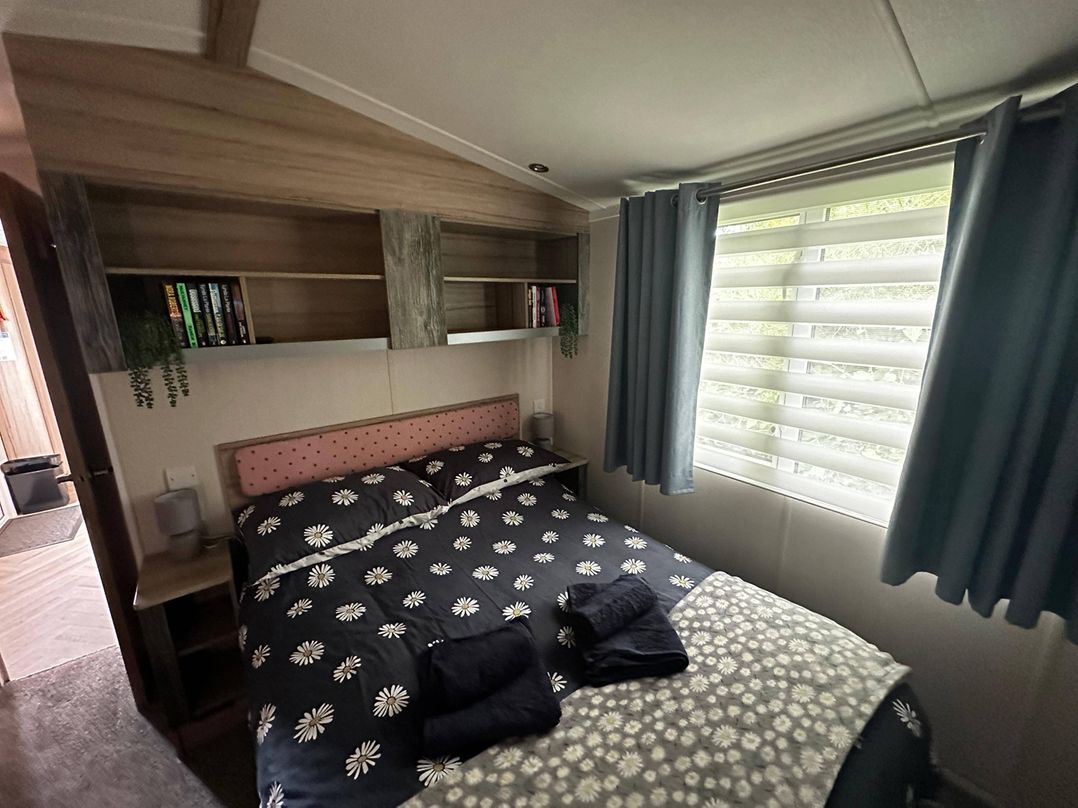 Tranquil Caravan Retreat by the Seaside PortSeton
