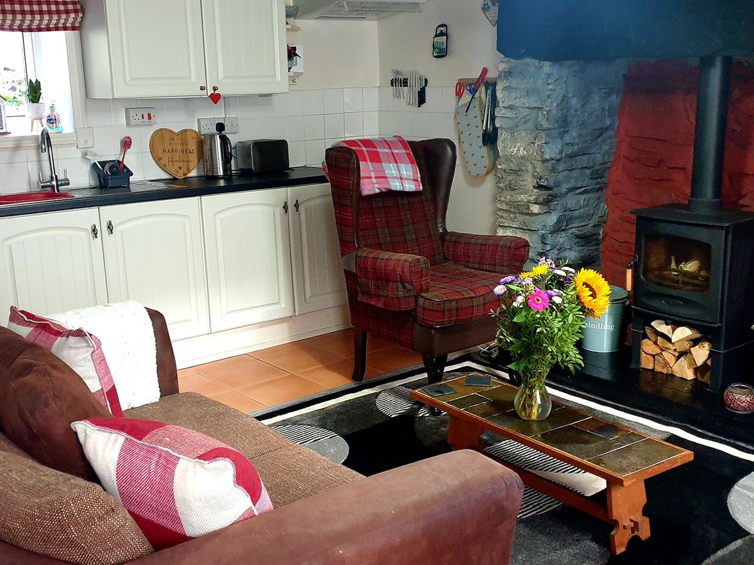 2 Bed House Sleeps 3 Pets Garden Parking