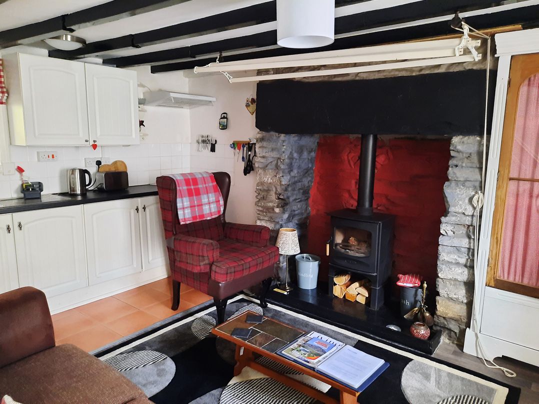 2 Bed House Sleeps 3 Pets Garden Parking