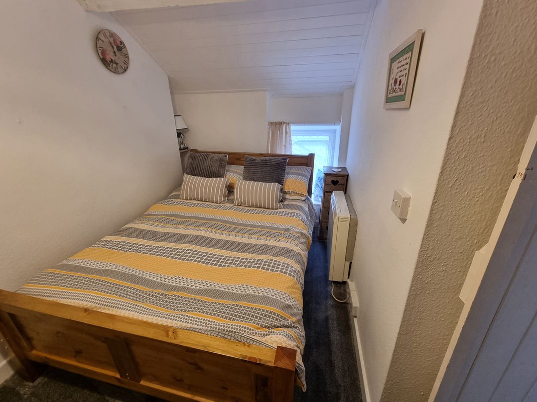 2 Bed House Sleeps 3 Pets Garden Parking