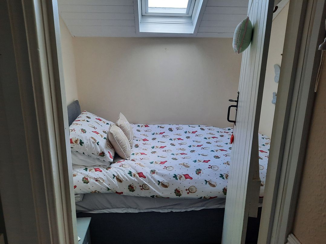 2 Bed House Sleeps 3 Pets Garden Parking