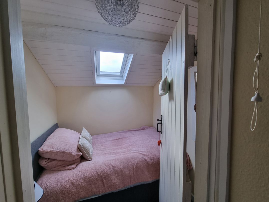 2 Bed House Sleeps 3 Pets Garden Parking