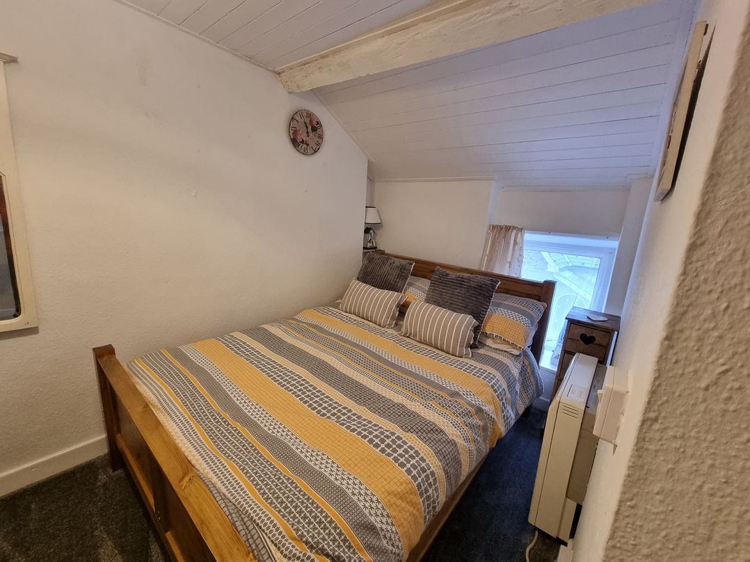 2 Bed House Sleeps 3 Pets Garden Parking