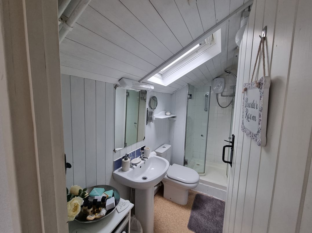 2 Bed House Sleeps 3 Pets Garden Parking
