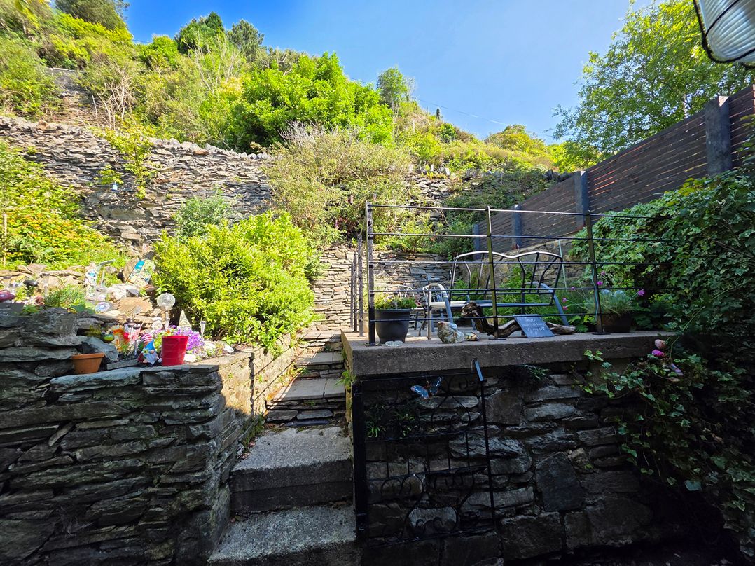 2 Bed House Sleeps 3 Pets Garden Parking