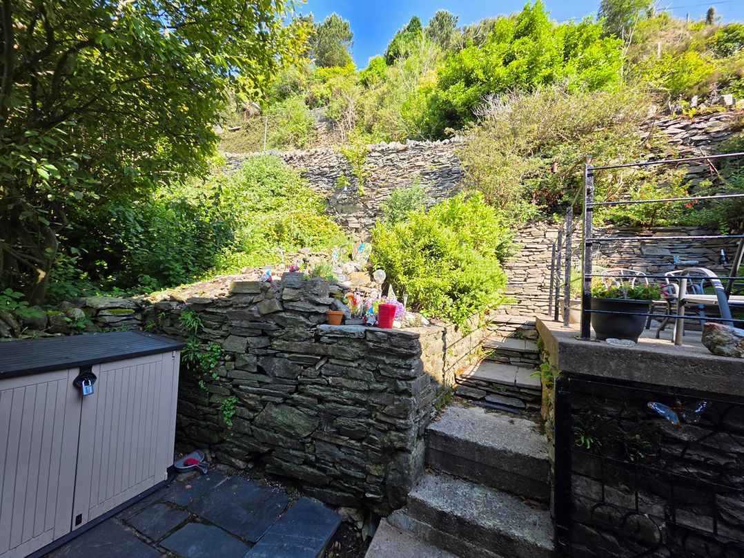 2 Bed House Sleeps 3 Pets Garden Parking