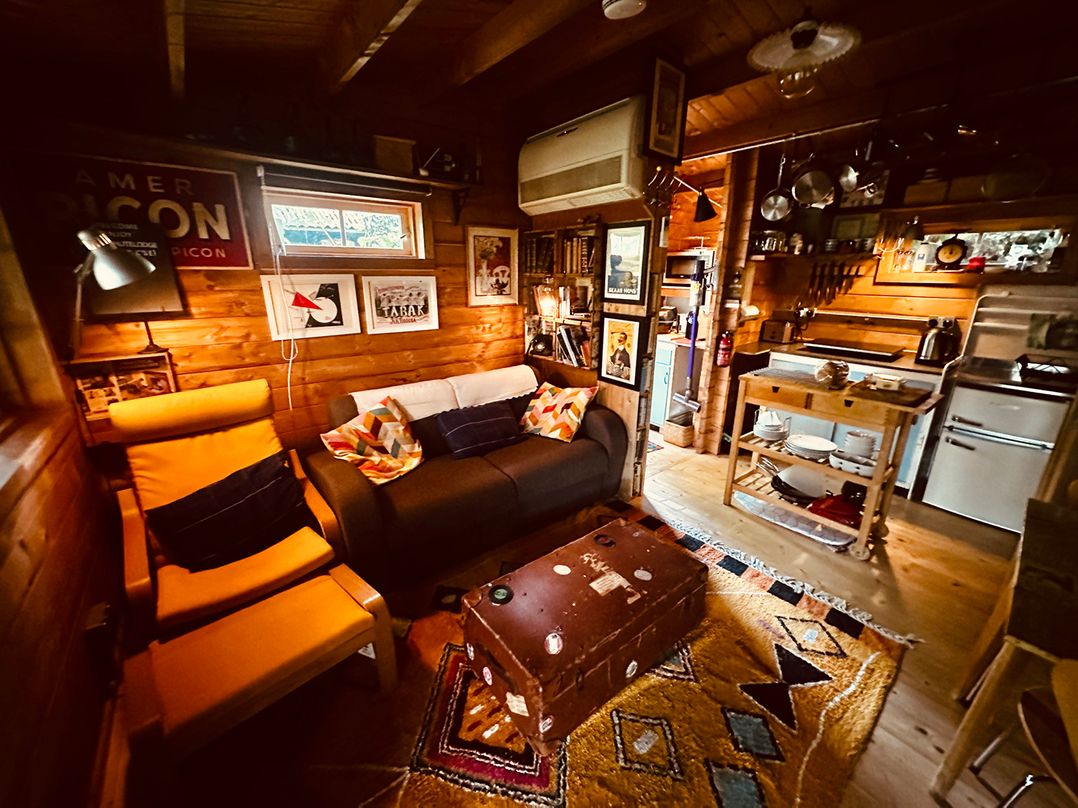 Retro Lodge nr Dartmoor with hot tub  sauna