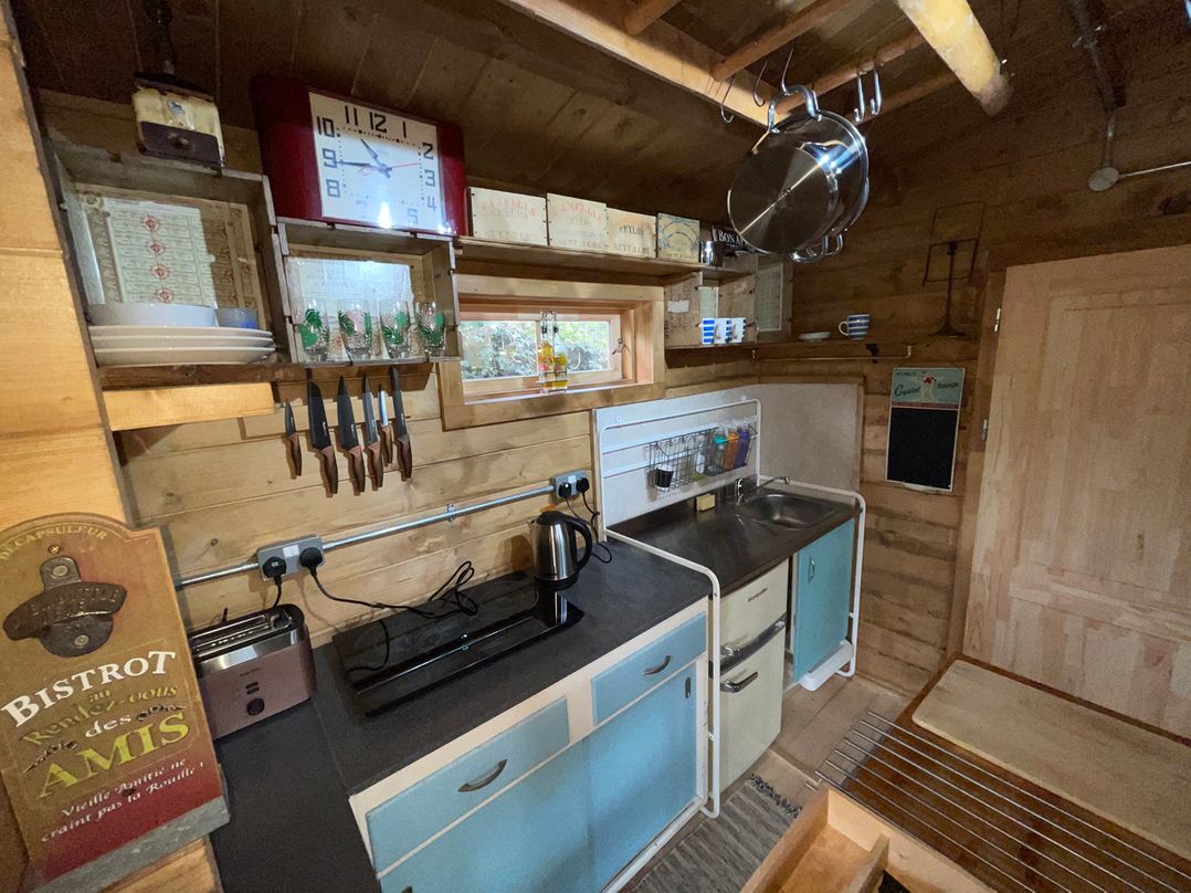 Retro Lodge nr Dartmoor with hot tub  sauna