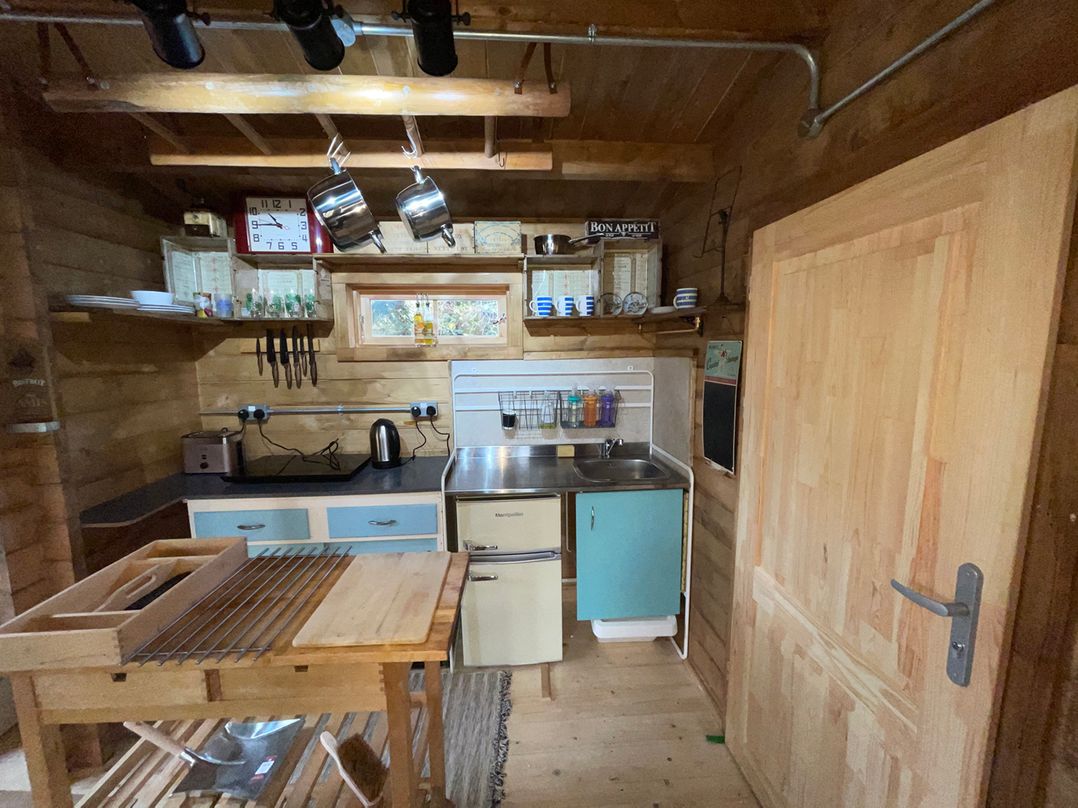 Retro Lodge nr Dartmoor with hot tub  sauna