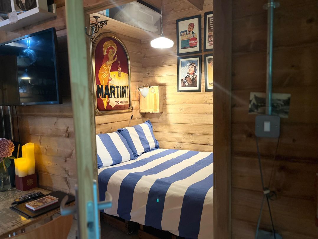 Retro Lodge nr Dartmoor with hot tub  sauna