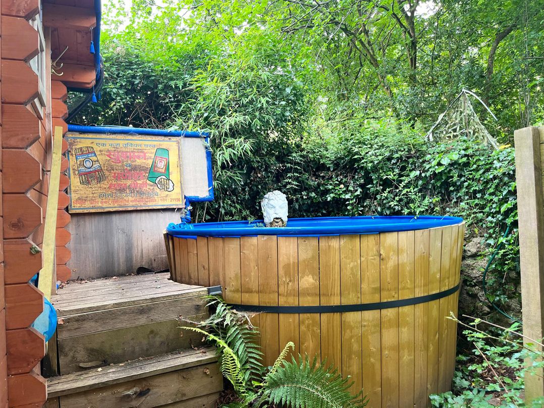Retro Lodge nr Dartmoor with hot tub  sauna