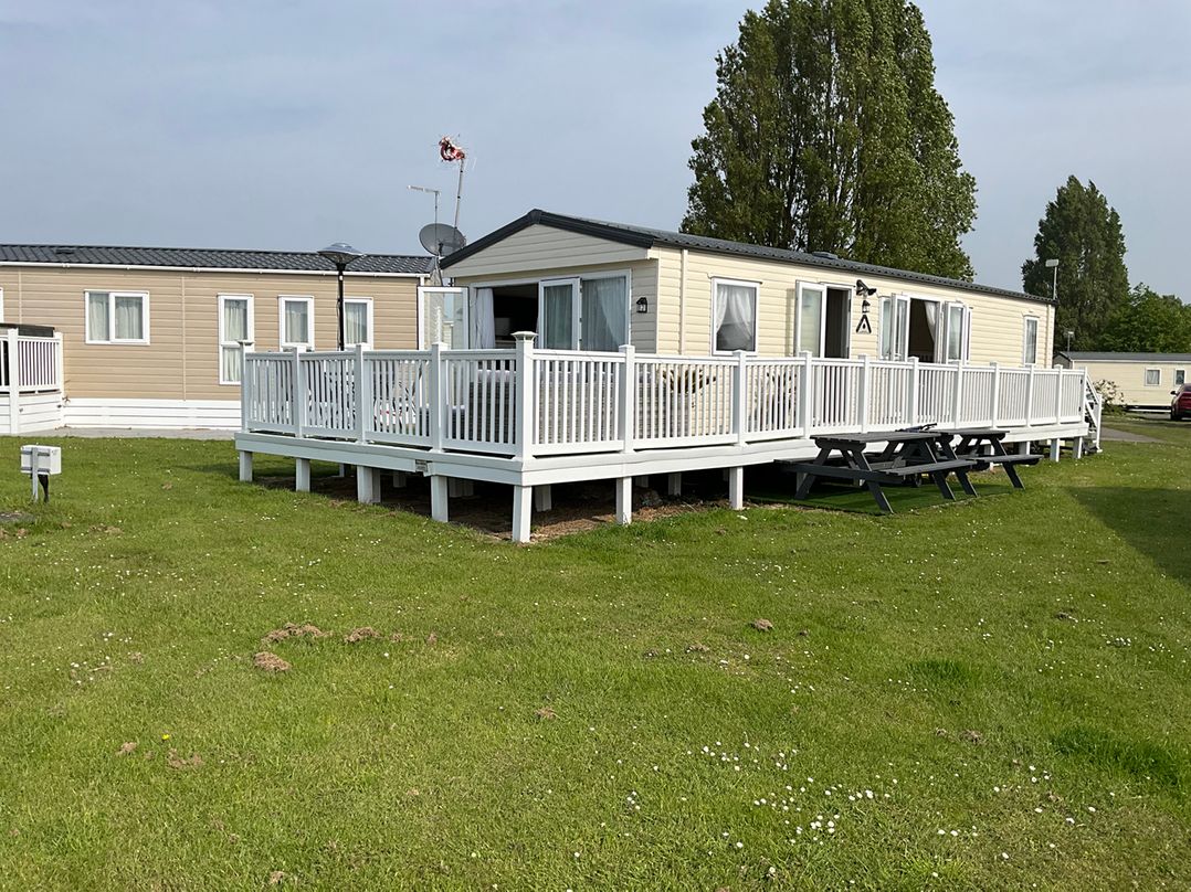 Seaview Caravan 2 Bedroom Sleeps 6  WiFi Smart Tv