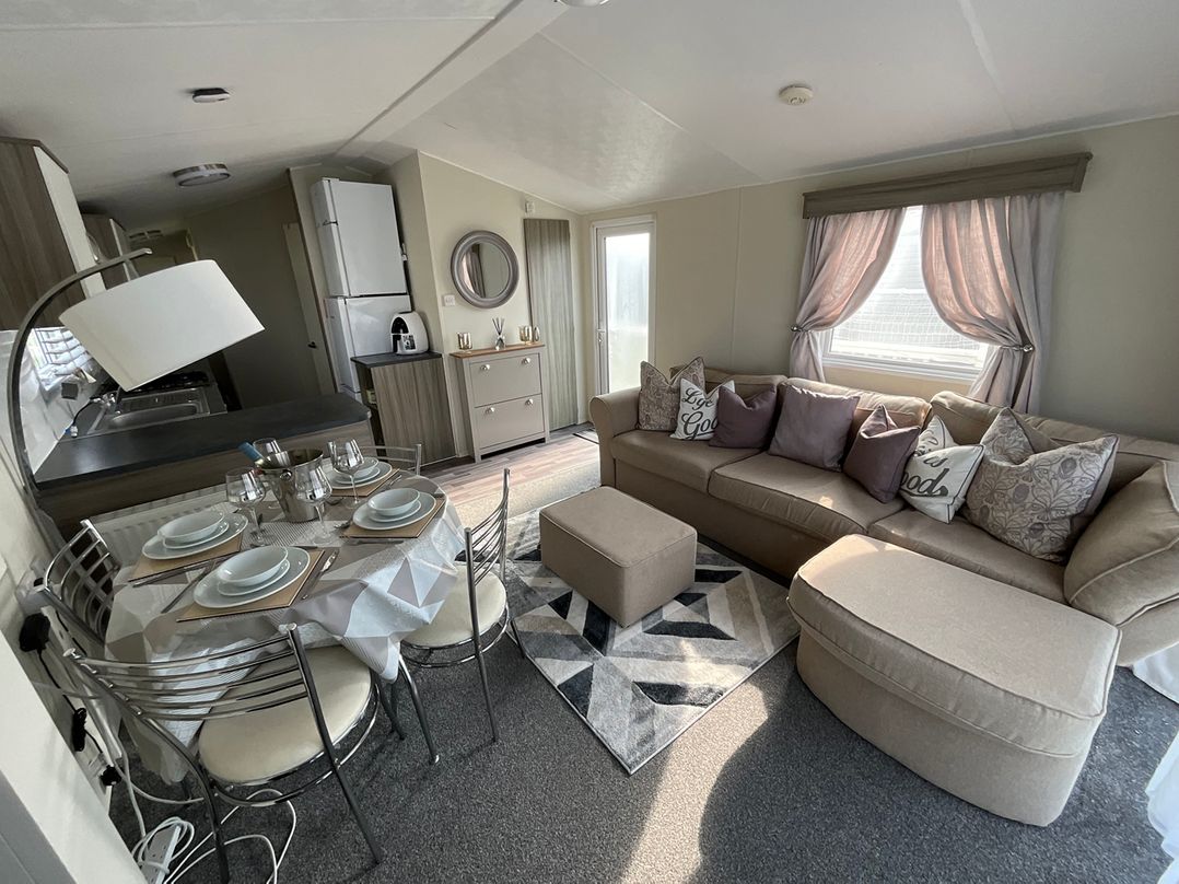 Seaview Caravan 2 Bedroom Sleeps 6  WiFi Smart Tv