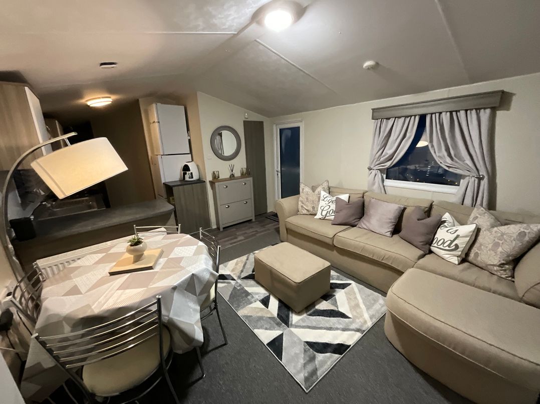 Seaview Caravan 2 Bedroom Sleeps 6  WiFi Smart Tv