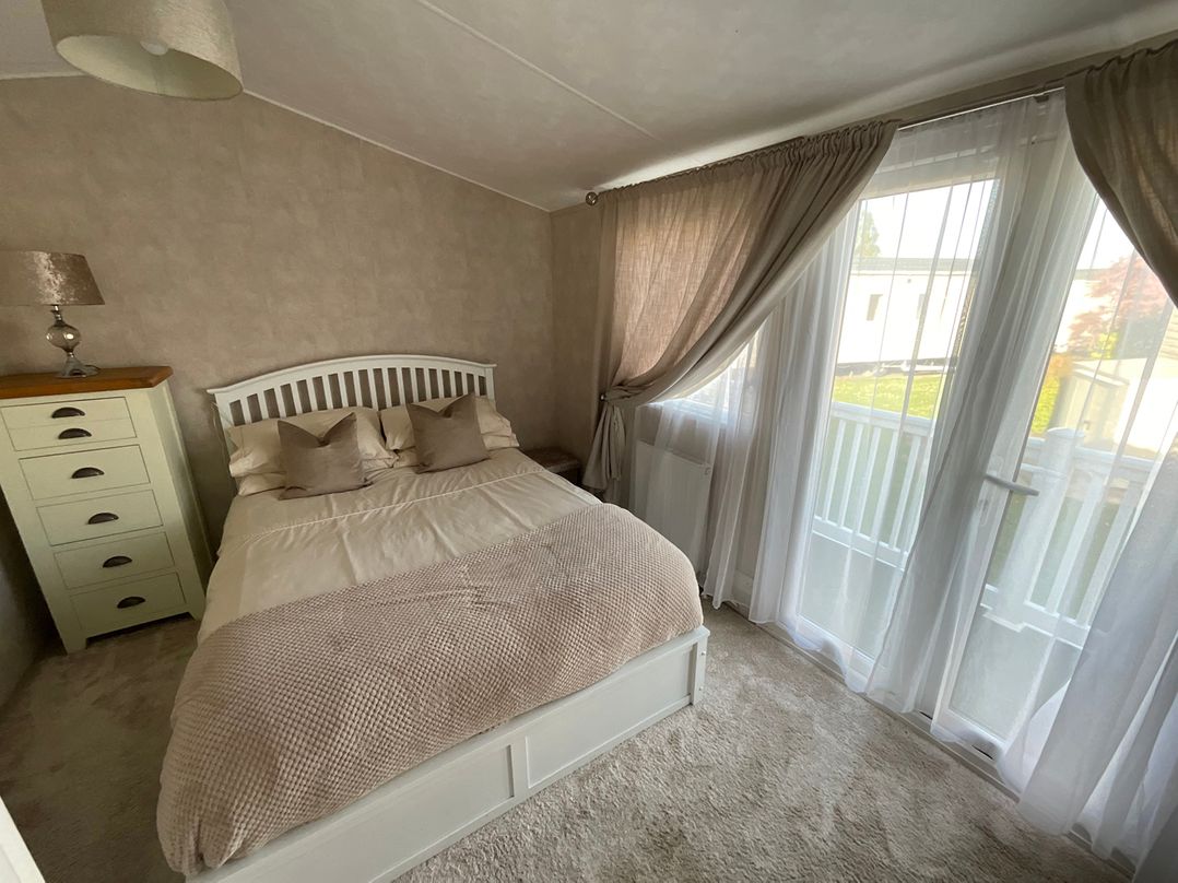 Seaview Caravan 2 Bedroom Sleeps 6  WiFi Smart Tv