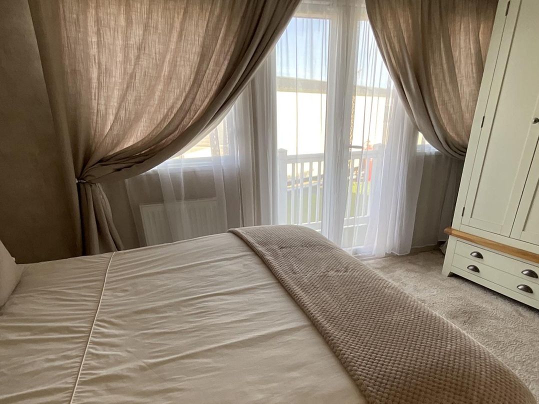 Seaview Caravan 2 Bedroom Sleeps 6  WiFi Smart Tv