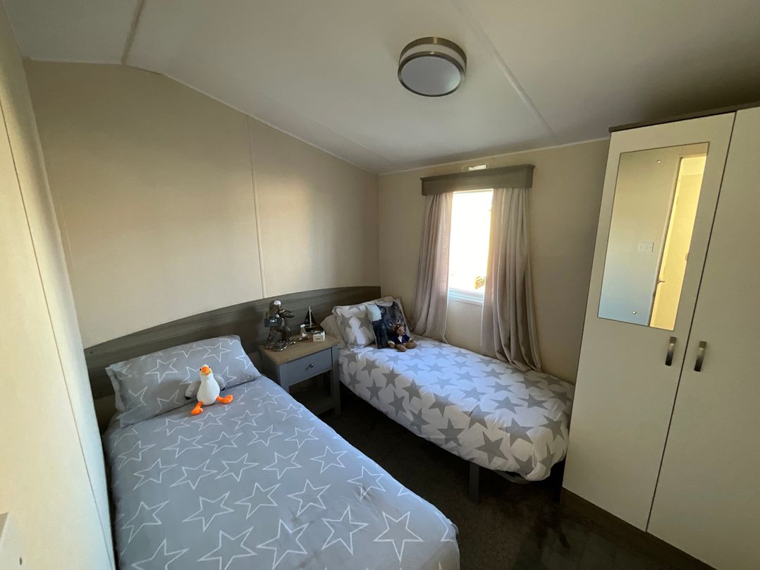 Seaview Caravan 2 Bedroom Sleeps 6  WiFi Smart Tv