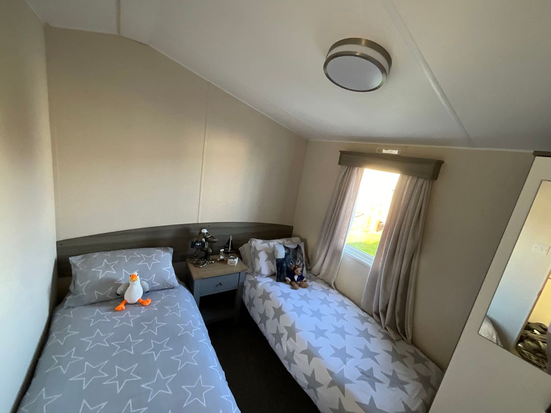 Seaview Caravan 2 Bedroom Sleeps 6  WiFi Smart Tv