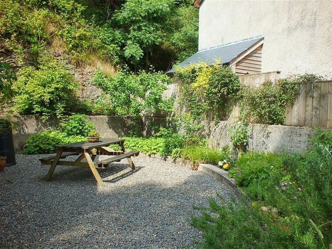 Llys Gwaun
