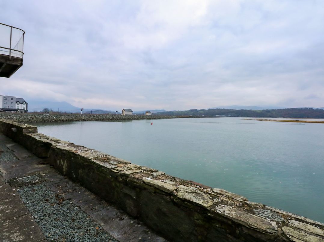 Aldena  12a South Snowdon Wharf