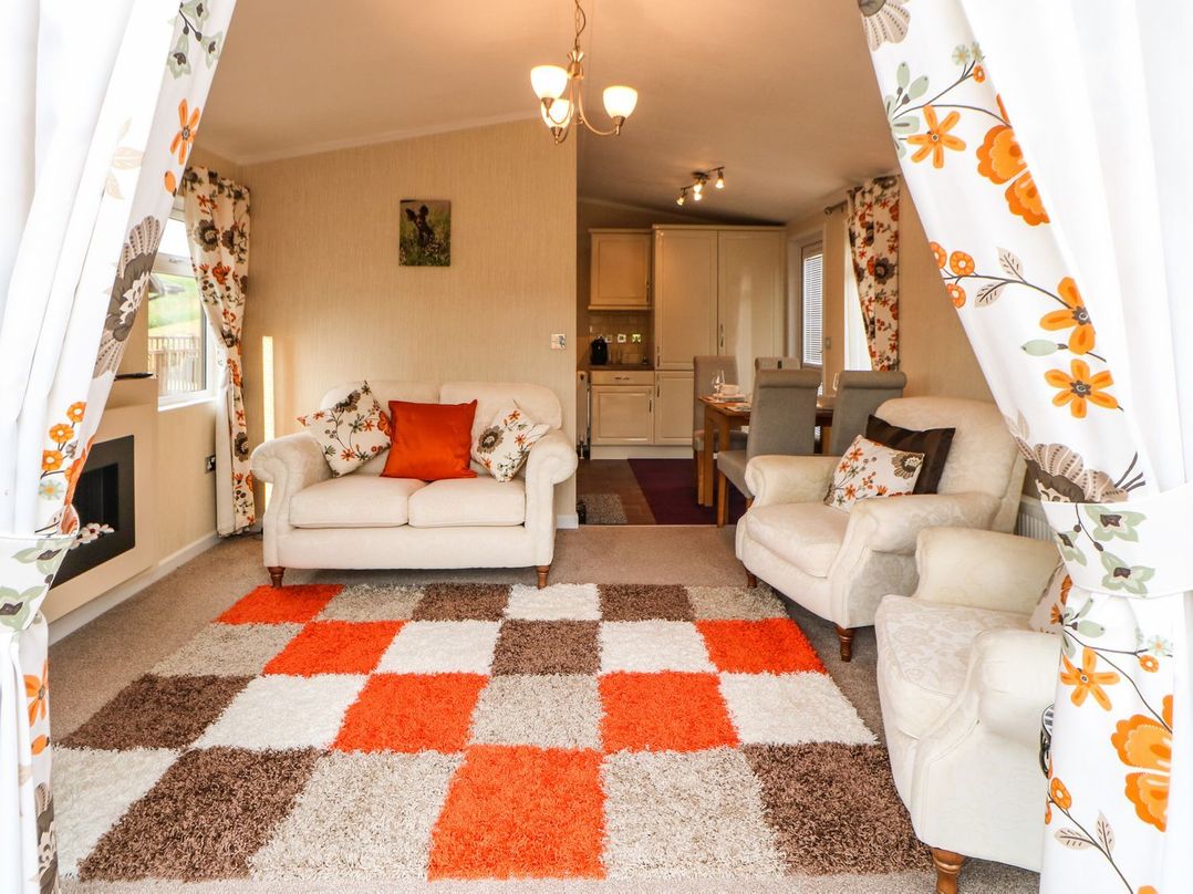 10 Poppy Lodge