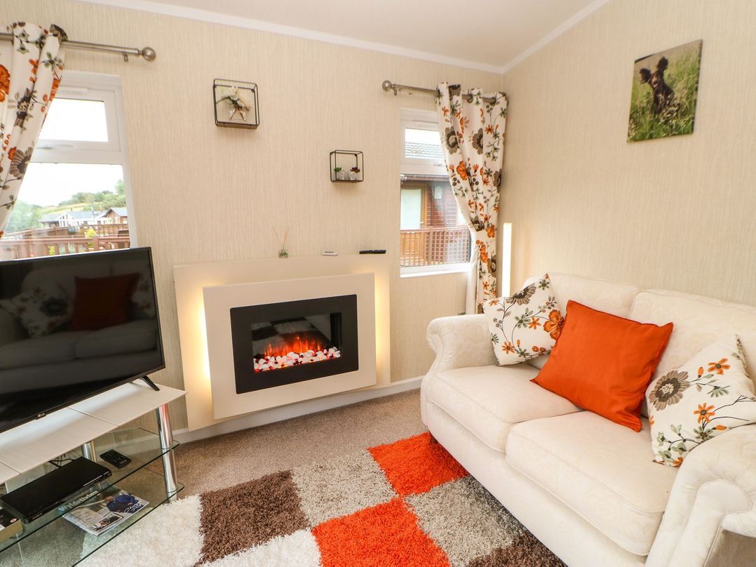 10 Poppy Lodge