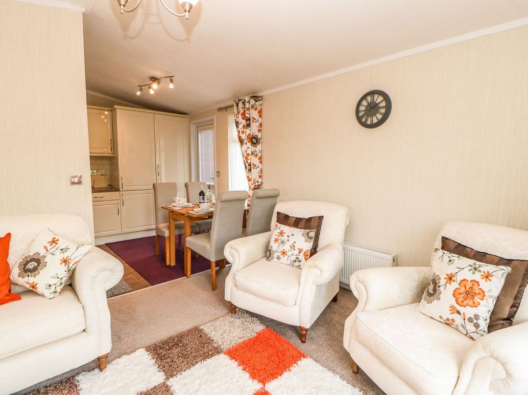 10 Poppy Lodge