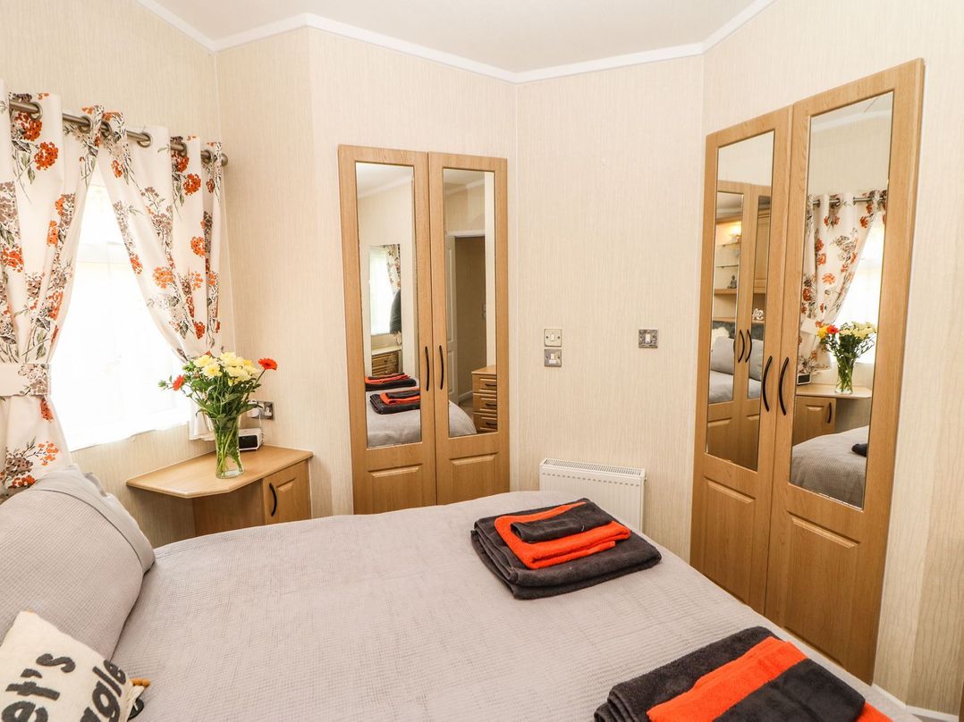 10 Poppy Lodge