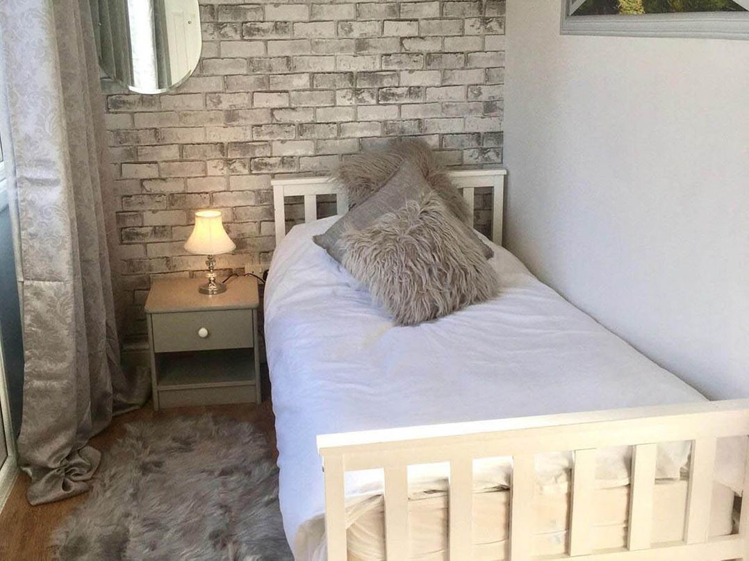 Cosy and secluded brook side lodge
