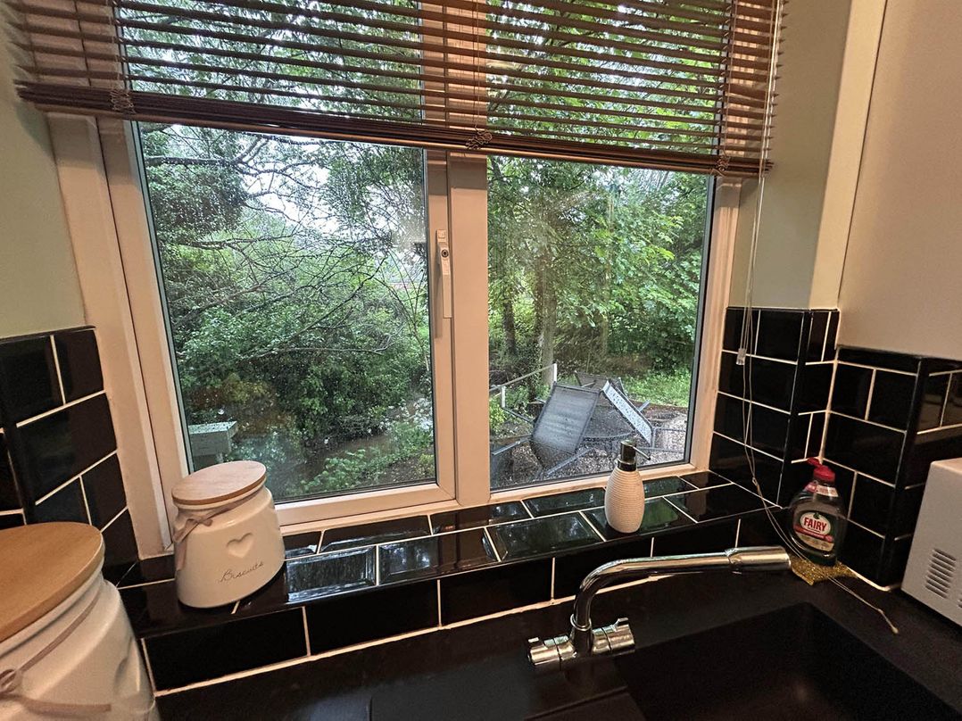 Cosy and secluded brook side lodge