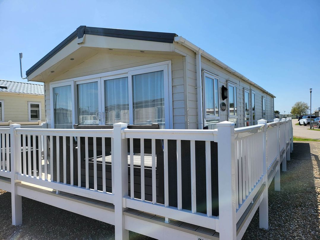 2 Bed Sleeps 6 Fireplace Parking Patio Seaside