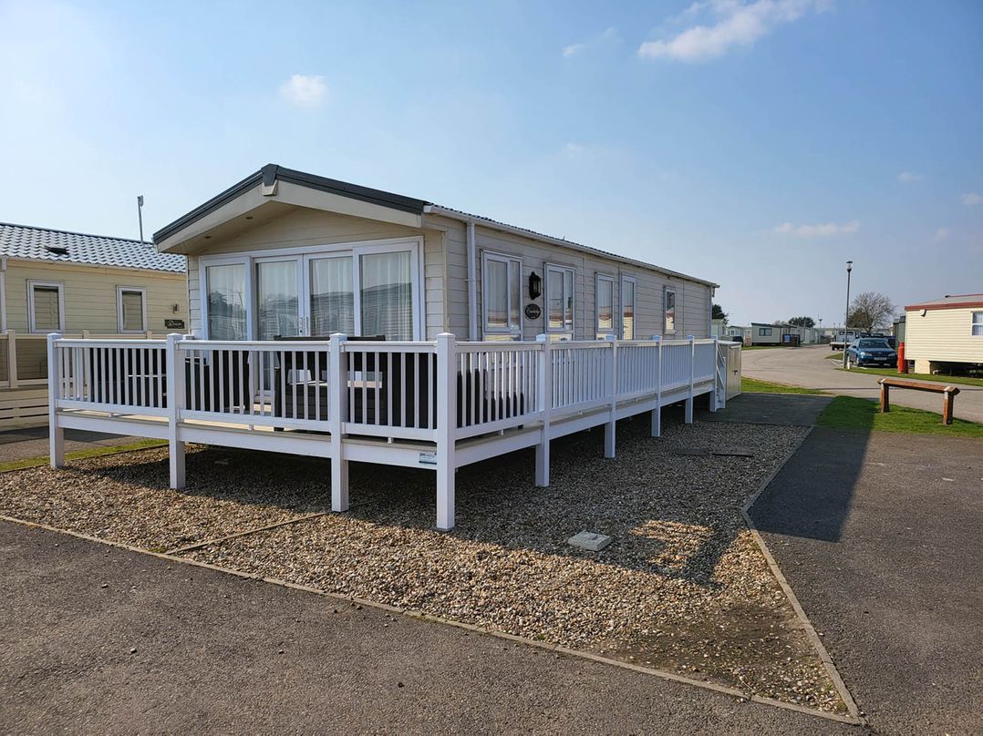 2 Bed Sleeps 6 Fireplace Parking Patio Seaside