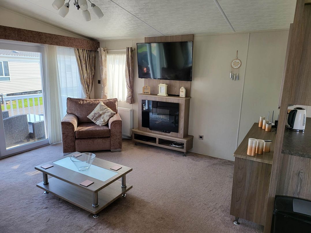 2 Bed Sleeps 6 Fireplace Parking Patio Seaside