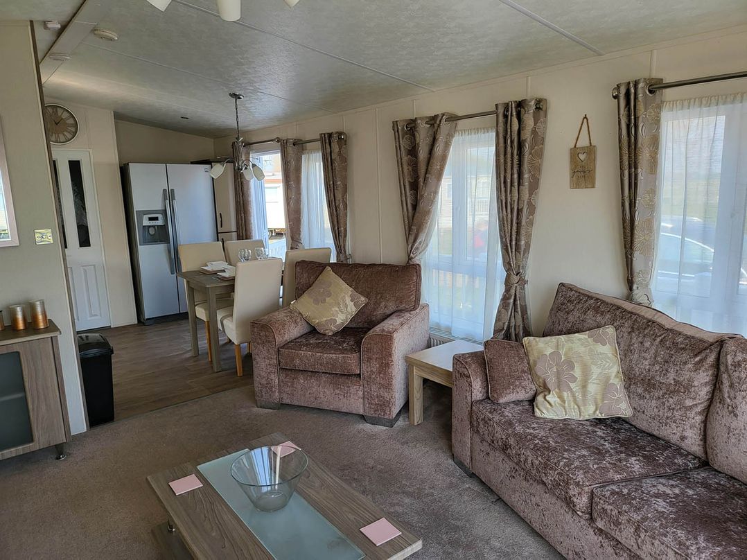 2 Bed Sleeps 6 Fireplace Parking Patio Seaside