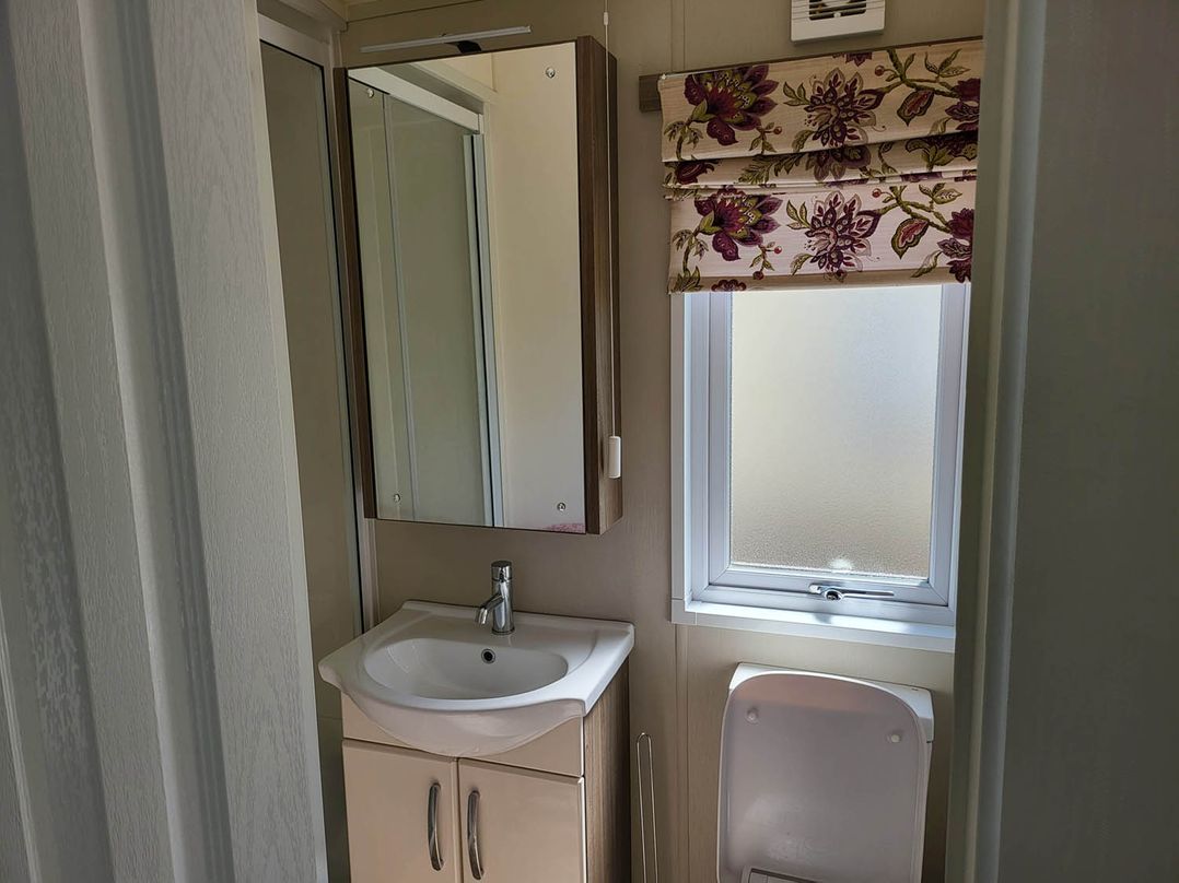 2 Bed Sleeps 6 Fireplace Parking Patio Seaside