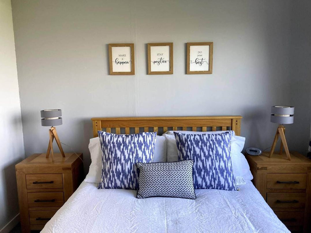 Immaculate 5 Bedroom House with Sea View