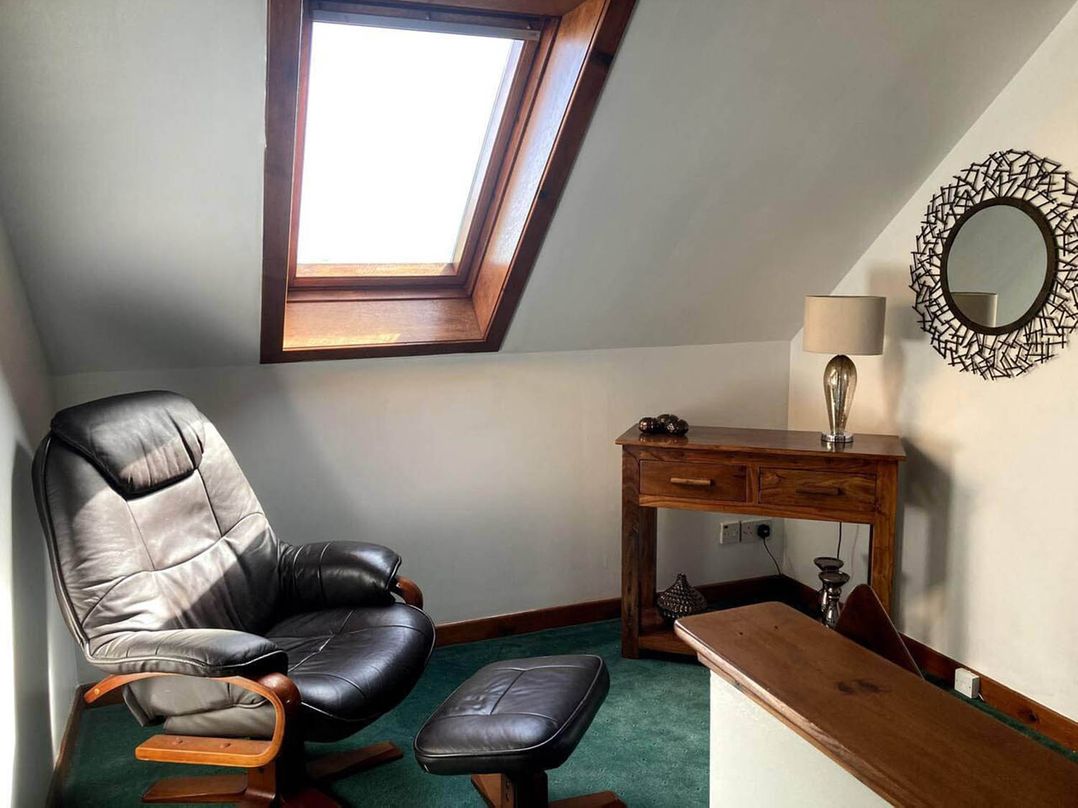Immaculate 5 Bedroom House with Sea View