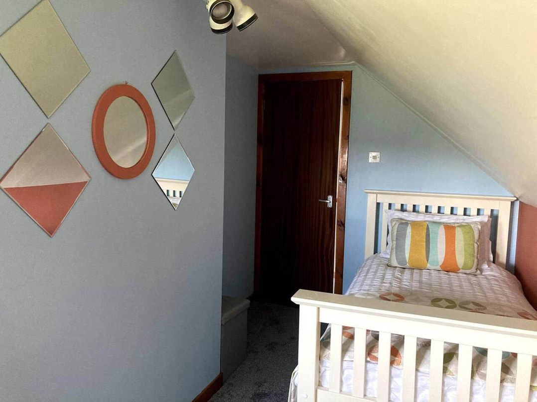 Immaculate 5 Bedroom House with Sea View