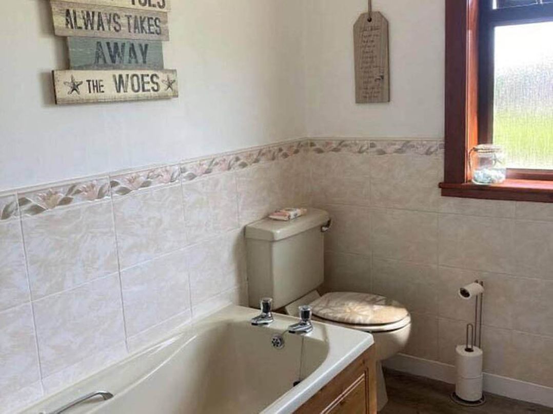 Immaculate 5 Bedroom House with Sea View