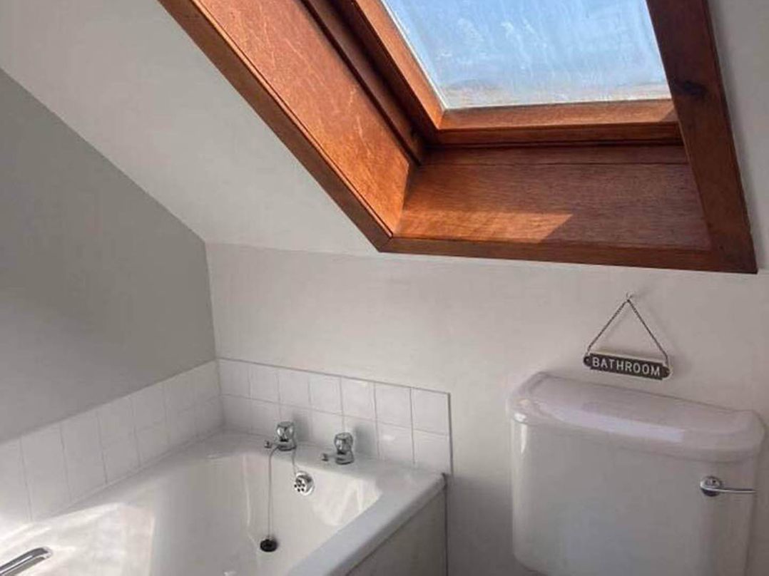 Immaculate 5 Bedroom House with Sea View