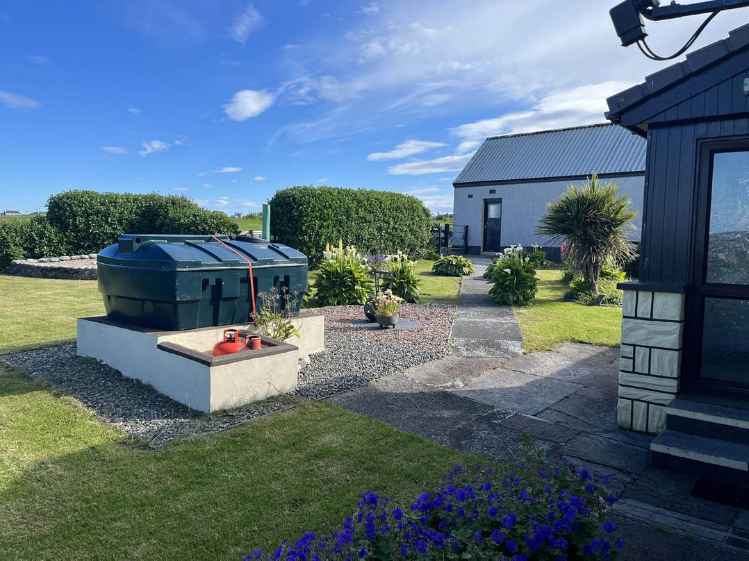 Immaculate 5 Bedroom House with Sea View